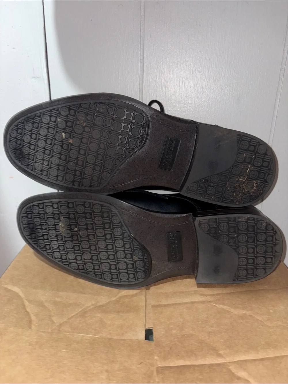 Mens Dockers shoes size 9.5M